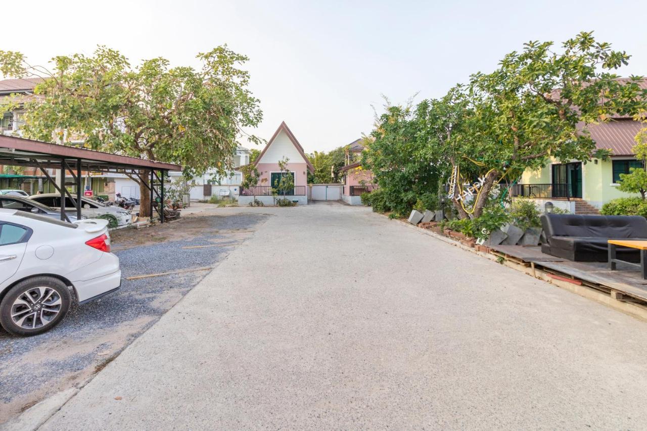 OYO 798 Reurn Mareena Resort Nakhon Ratchasima Extérieur photo